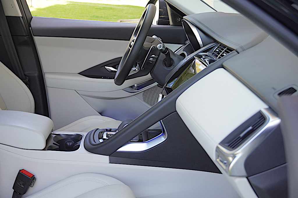 jaguar-e-pace-p160-mhev-2021-gasolina-1498cc