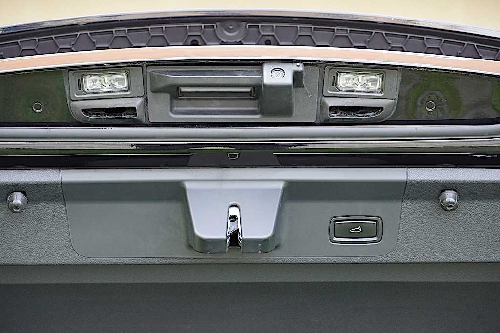porsche-panamera-2020-hibrido-a-gasolina-2894cc