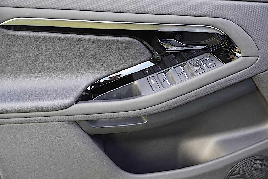 land-rover-range-rover-evoque-1-5-p160-mild-hybrid-2023-gasolina-1498cc