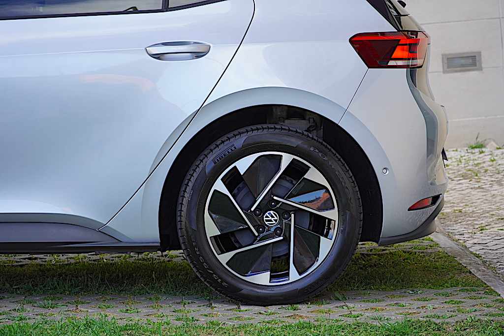 volkswagen-id-3-pro-performance-58-kwh-2023-eletrico