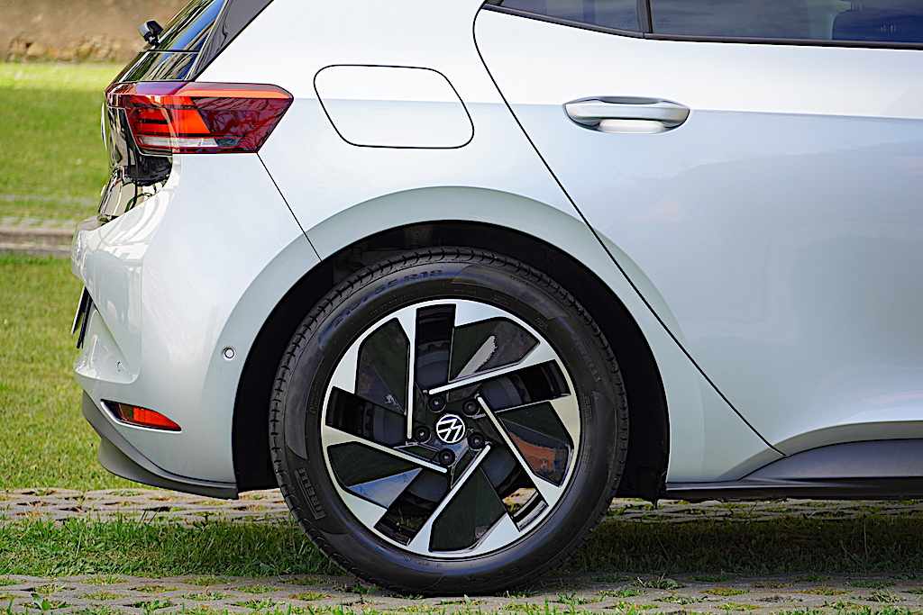 volkswagen-id-3-pro-performance-58-kwh-2023-eletrico