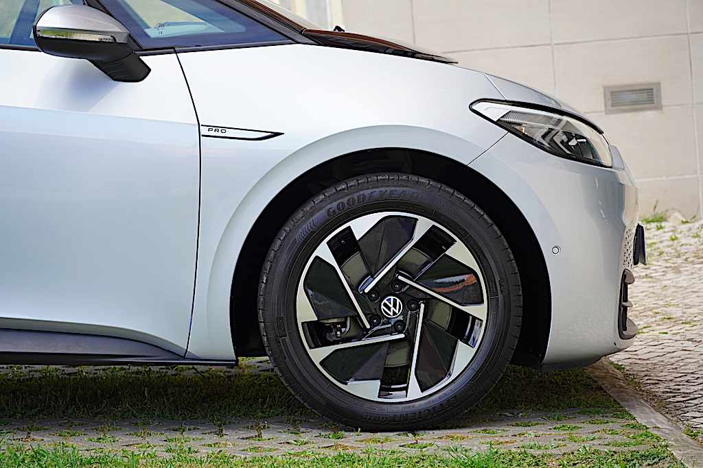 volkswagen-id-3-pro-performance-58-kwh-2023-eletrico