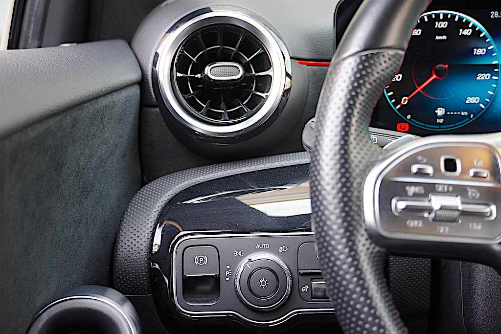 mercedes-benz-classe-a-a-250-e-2022-gasolina-1332cc
