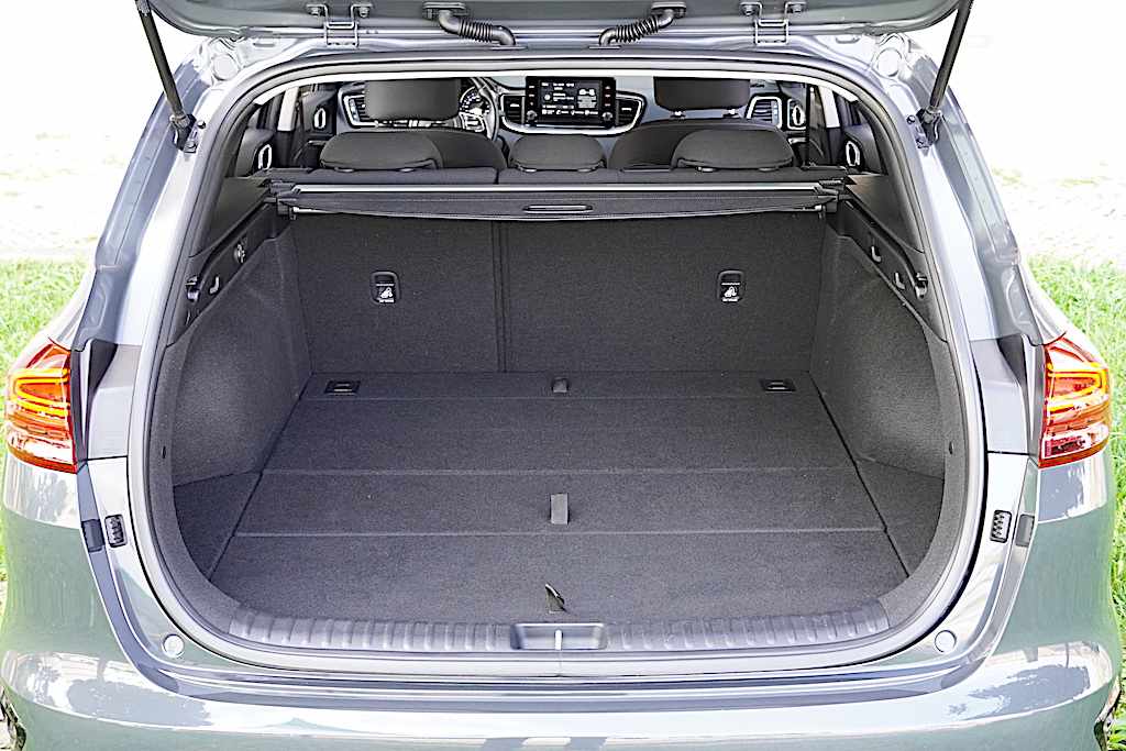 kia-ceed-1-6-crdi-2023-diesel-1598cc