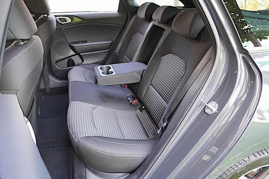 kia-ceed-1-6-crdi-2023-diesel-1598cc