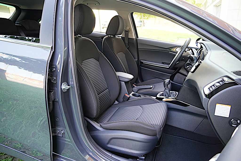 kia-ceed-1-6-crdi-2023-diesel-1598cc