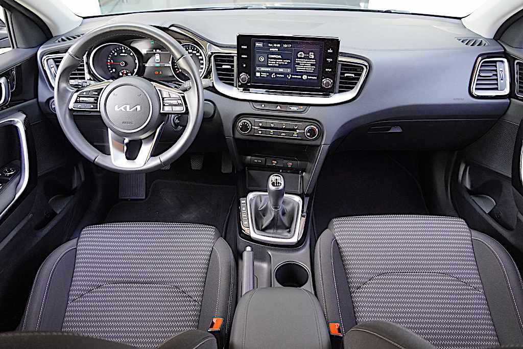 kia-ceed-1-6-crdi-2023-diesel-1598cc