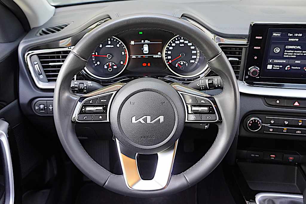 kia-ceed-1-6-crdi-2023-diesel-1598cc