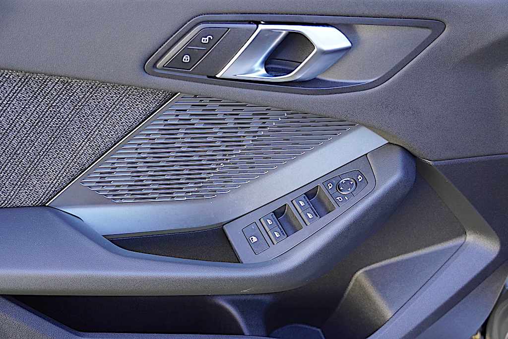 bmw-serie-1-118i-2025-gasolina-1499cc