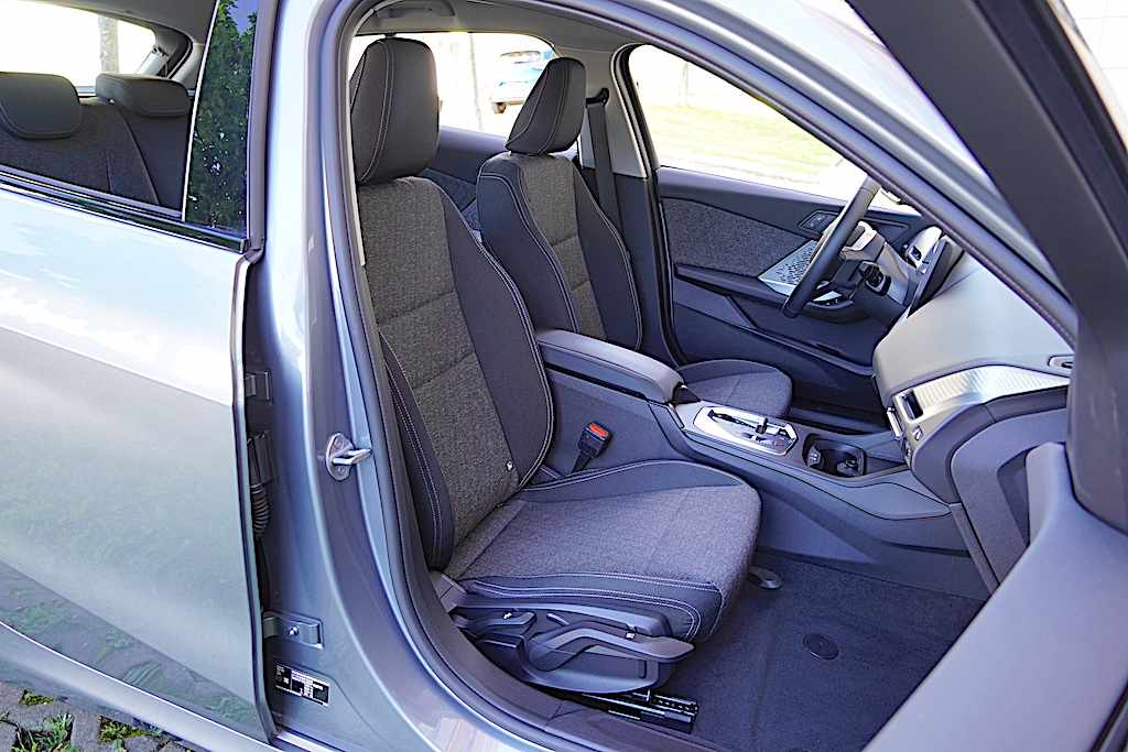 bmw-serie-1-118i-2025-gasolina-1499cc