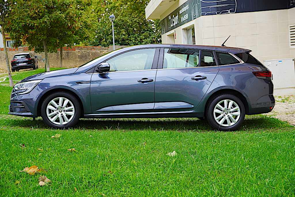 renault-megane-1-5-blue-dci-2023-diesel-1461cc