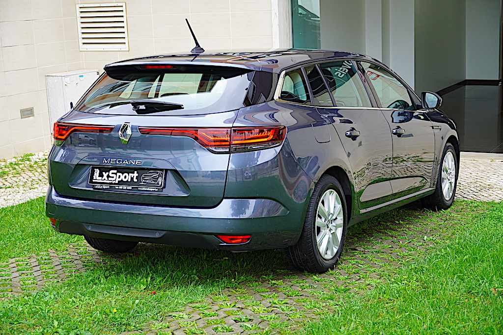renault-megane-1-5-blue-dci-2023-diesel-1461cc