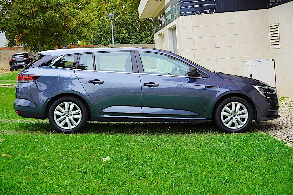 renault-megane-1-5-blue-dci-2023-diesel-1461cc