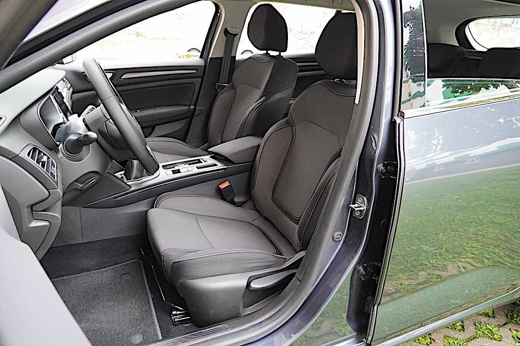 renault-megane-1-5-blue-dci-2023-diesel-1461cc