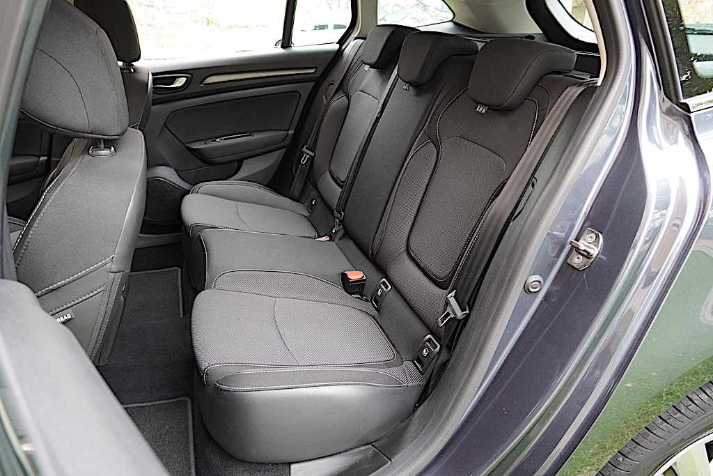 renault-megane-1-5-blue-dci-2023-diesel-1461cc
