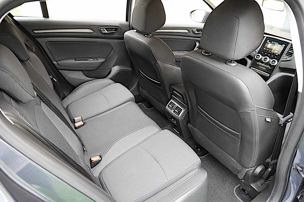 renault-megane-1-5-blue-dci-2023-diesel-1461cc