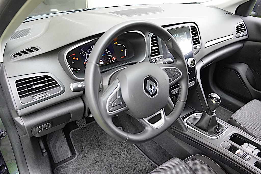 renault-megane-1-5-blue-dci-2023-diesel-1461cc