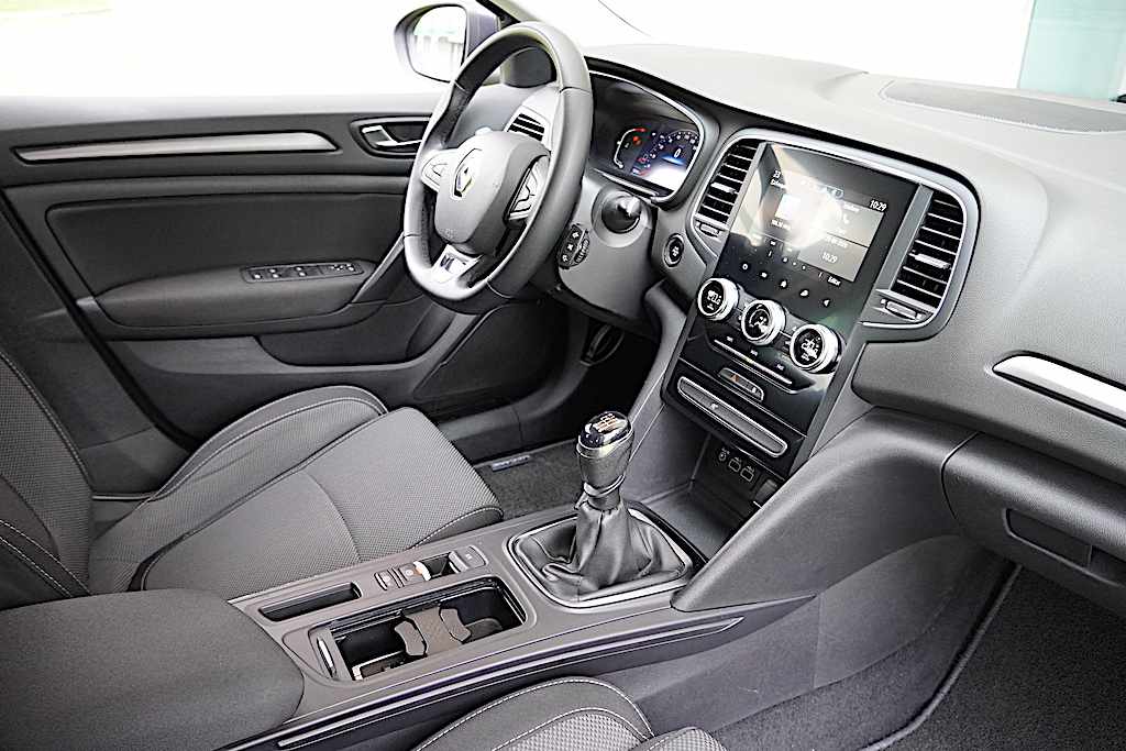 renault-megane-1-5-blue-dci-2023-diesel-1461cc