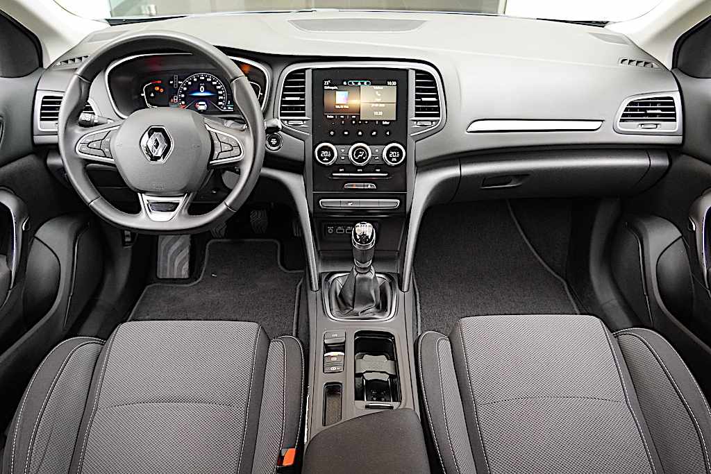 renault-megane-1-5-blue-dci-2023-diesel-1461cc