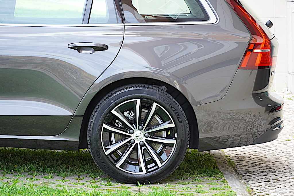 volvo-v60-recharge-2-0-t6-phev-2024-gasolina-1969cc