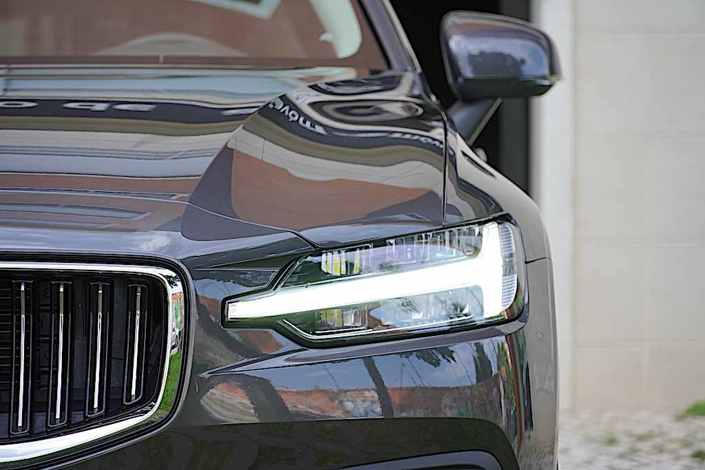 volvo-v60-recharge-2-0-t6-phev-2024-gasolina-1969cc