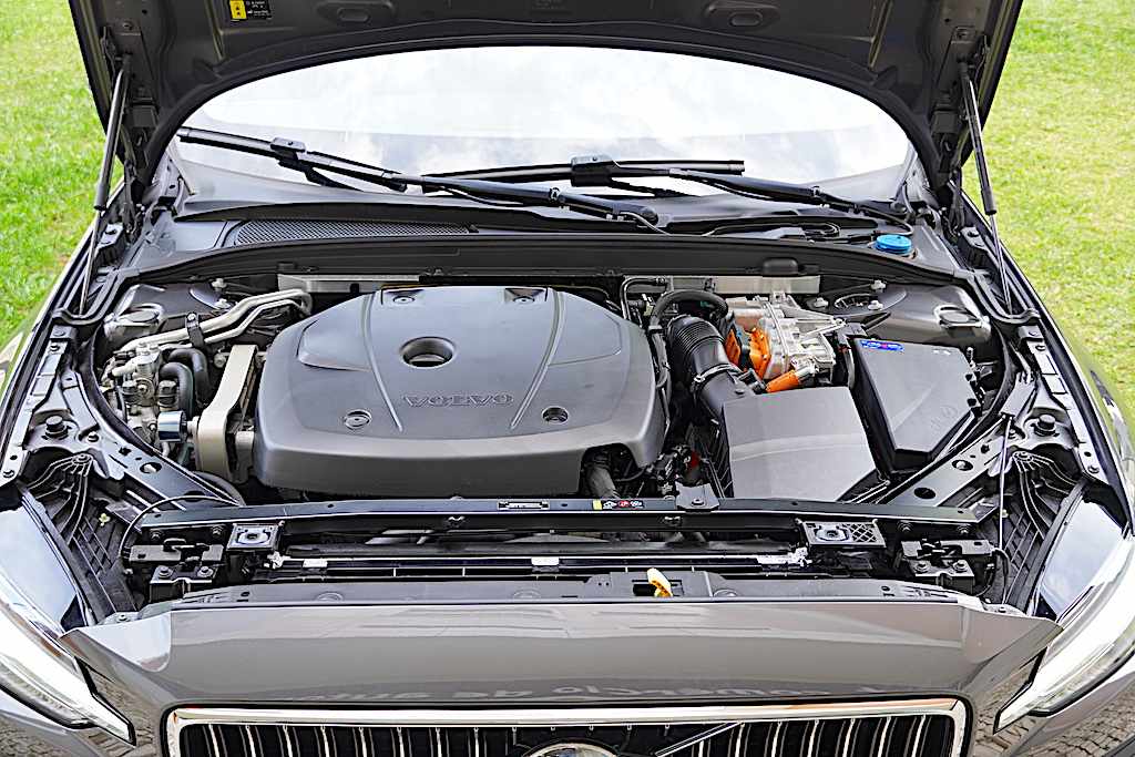 volvo-v60-recharge-2-0-t6-phev-2024-gasolina-1969cc