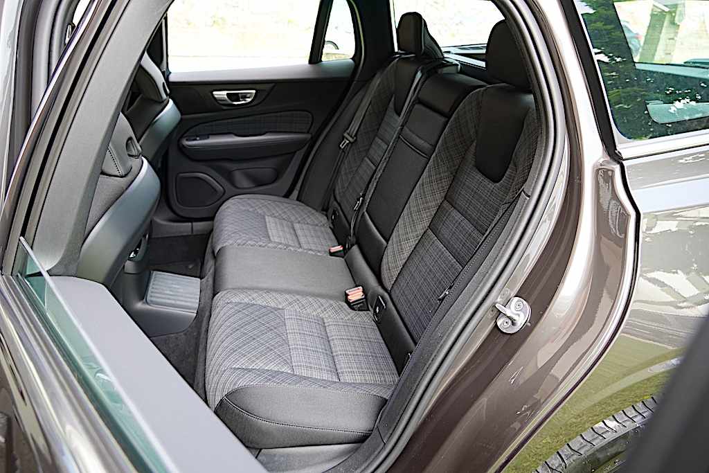 volvo-v60-recharge-2-0-t6-phev-2024-gasolina-1969cc