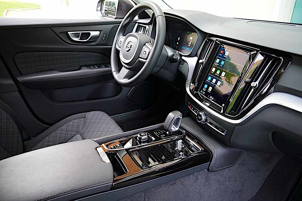 volvo-v60-recharge-2-0-t6-phev-2024-gasolina-1969cc