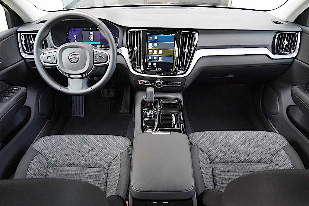 volvo-v60-recharge-2-0-t6-phev-2024-gasolina-1969cc