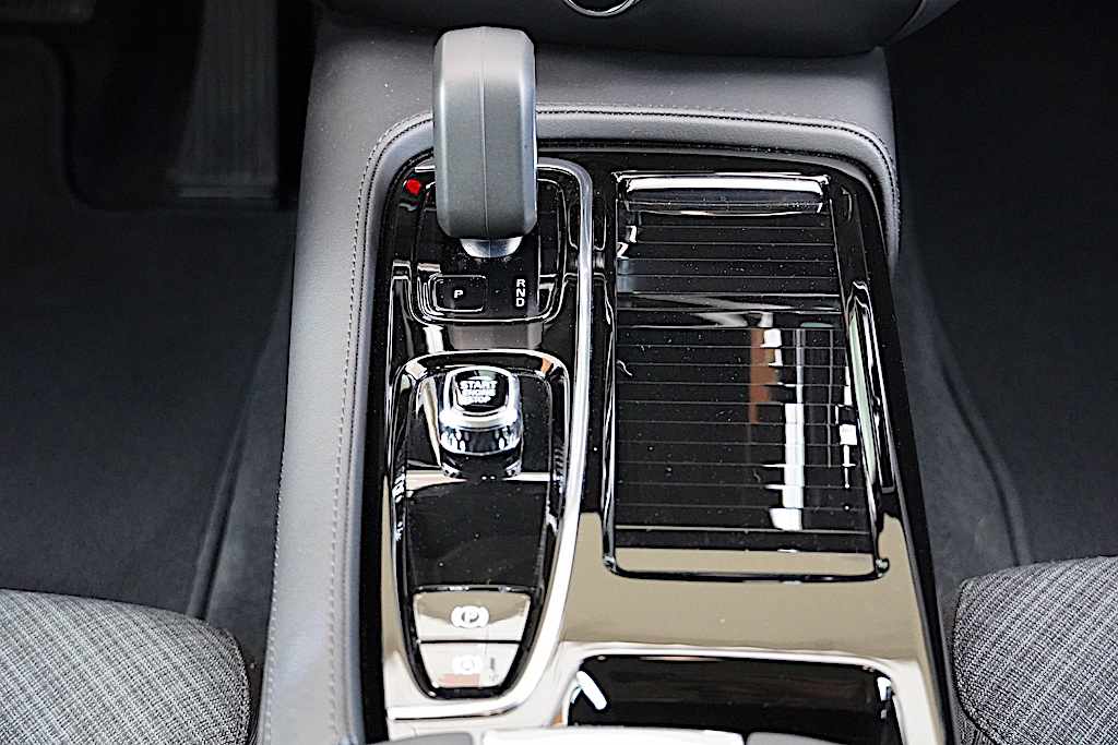 volvo-v60-recharge-2-0-t6-phev-2024-gasolina-1969cc