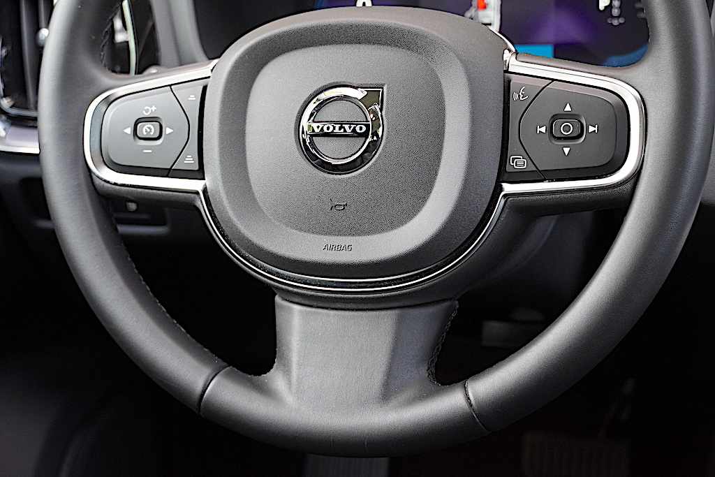volvo-v60-recharge-2-0-t6-phev-2024-gasolina-1969cc