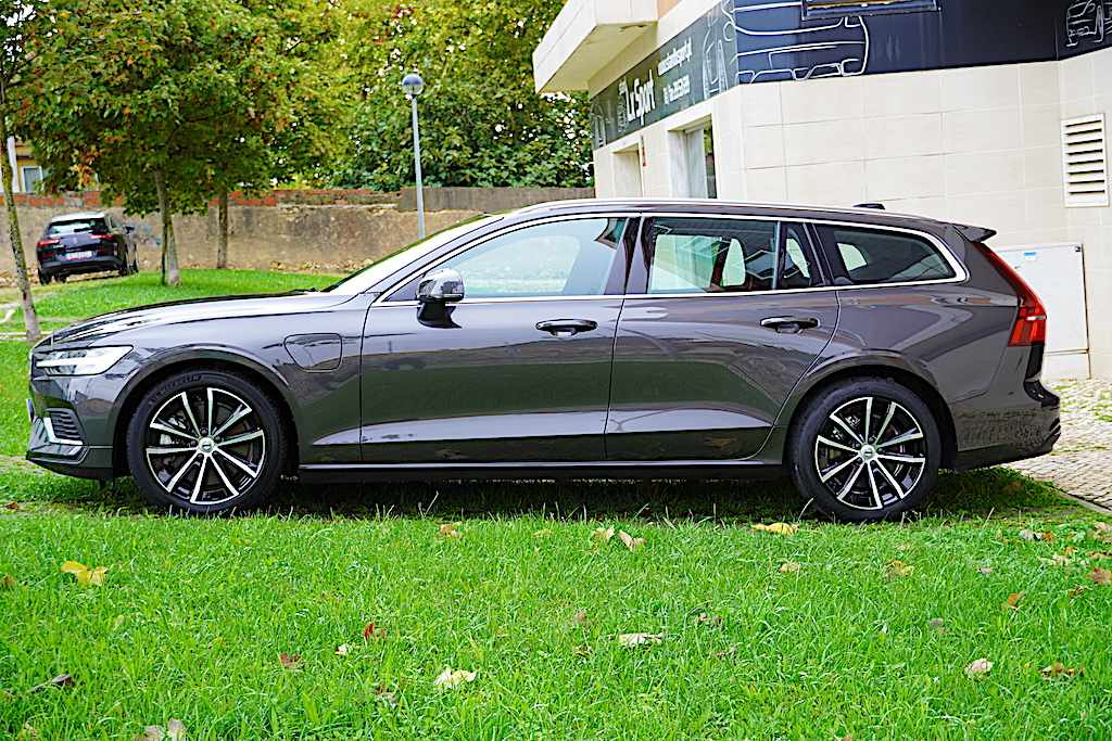 volvo-v60-recharge-2-0-t6-phev-2024-gasolina-1969cc