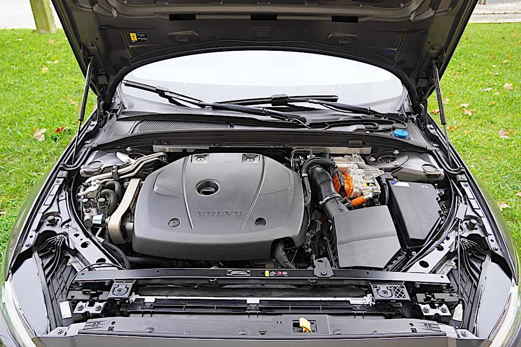 volvo-v60-recharge-2-0-t6-phev-2024-gasolina-1969cc