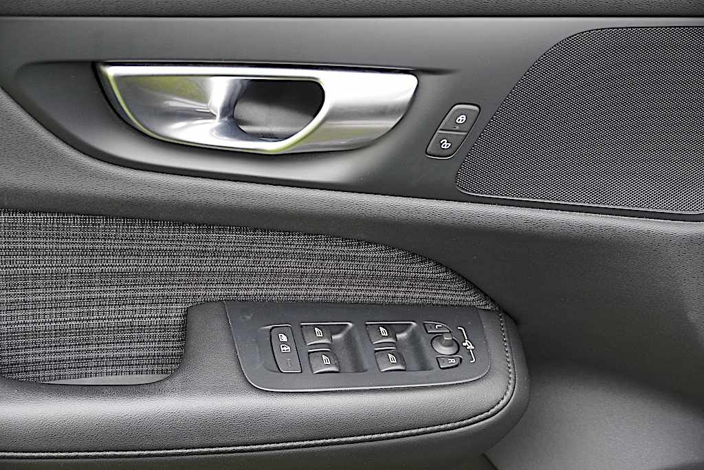 volvo-v60-recharge-2-0-t6-phev-2024-gasolina-1969cc
