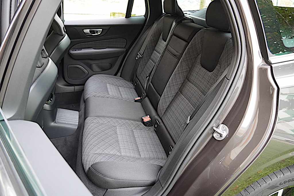 volvo-v60-recharge-2-0-t6-phev-2024-gasolina-1969cc