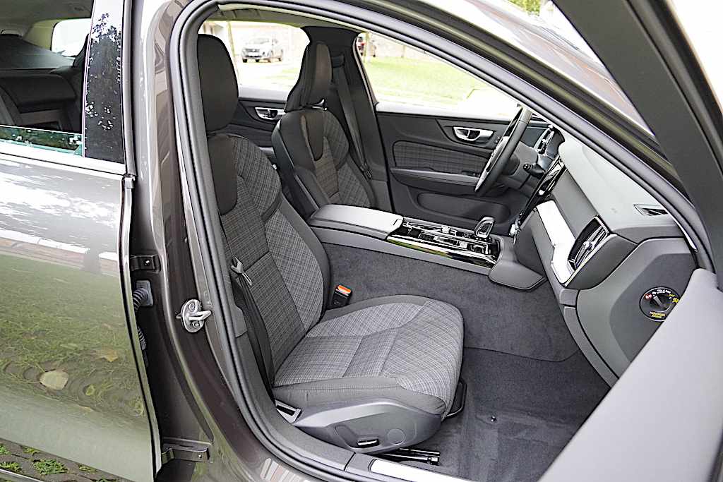 volvo-v60-recharge-2-0-t6-phev-2024-gasolina-1969cc