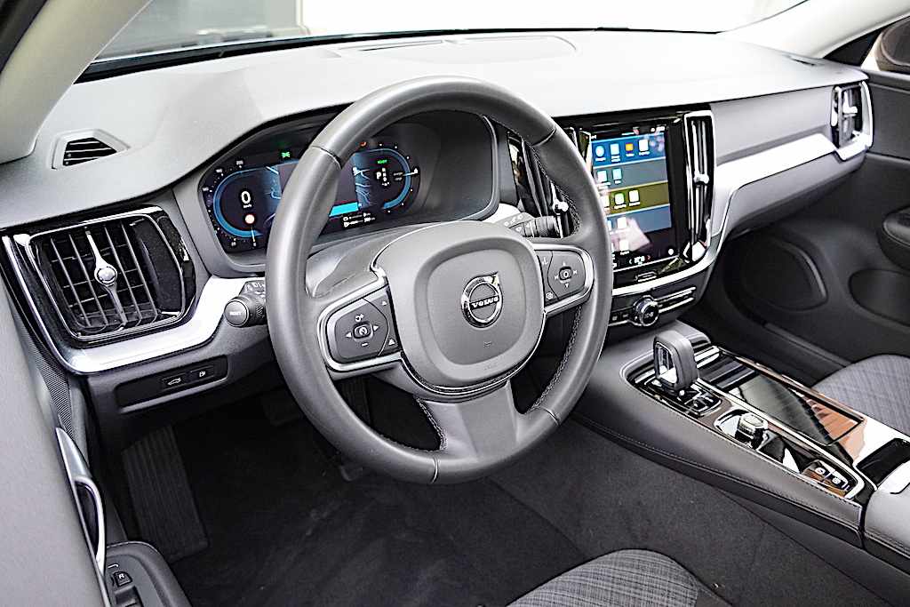 volvo-v60-recharge-2-0-t6-phev-2024-gasolina-1969cc
