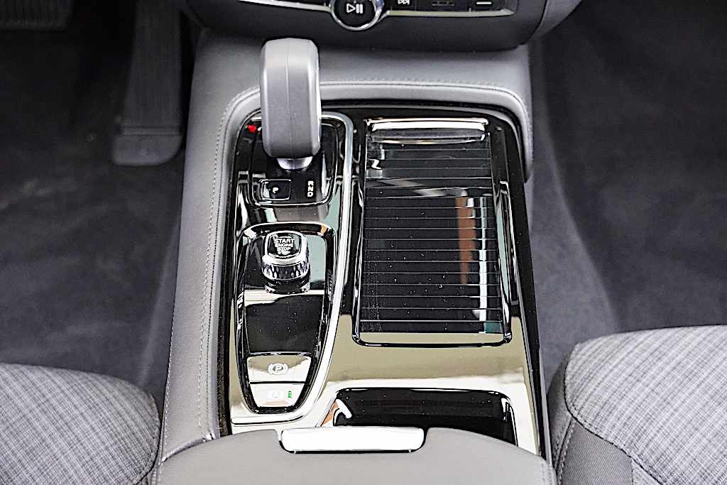 volvo-v60-recharge-2-0-t6-phev-2024-gasolina-1969cc