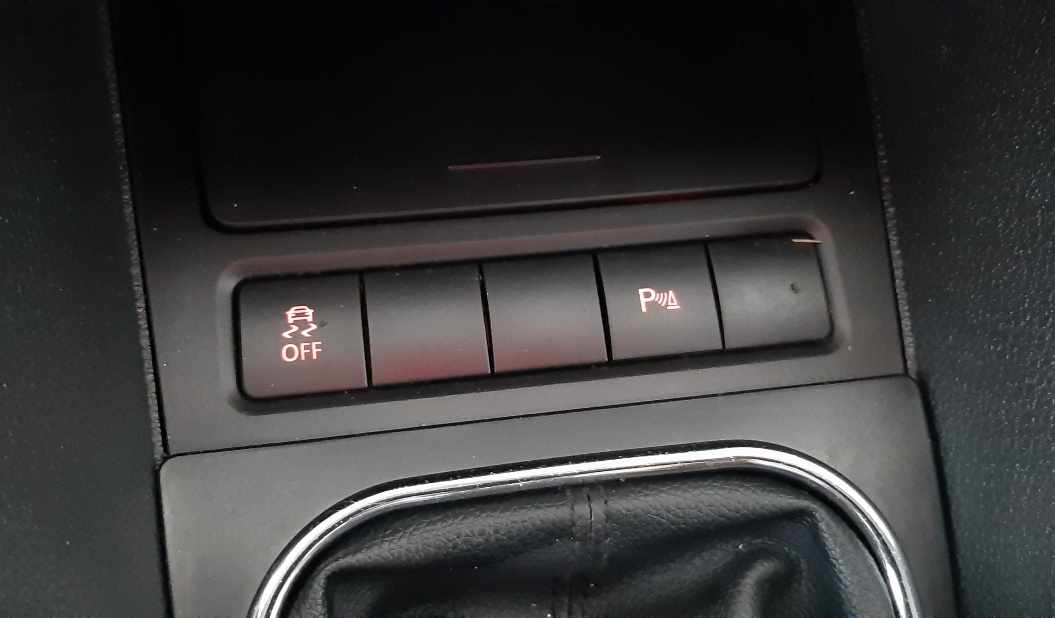 volkswagen-golf-1-6-tdi-2011-diesel-1598cc