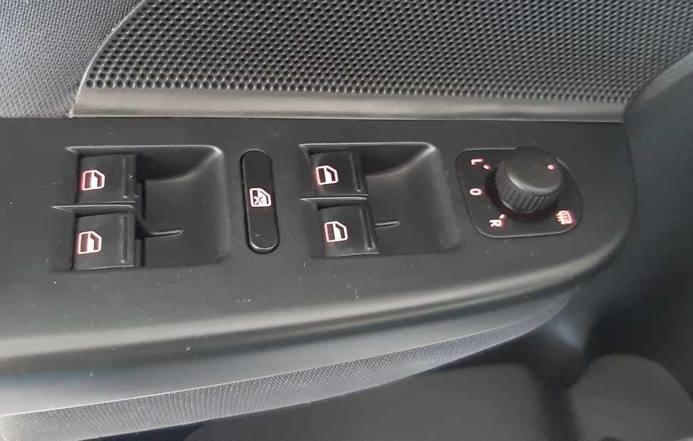 volkswagen-golf-1-6-tdi-2011-diesel-1598cc