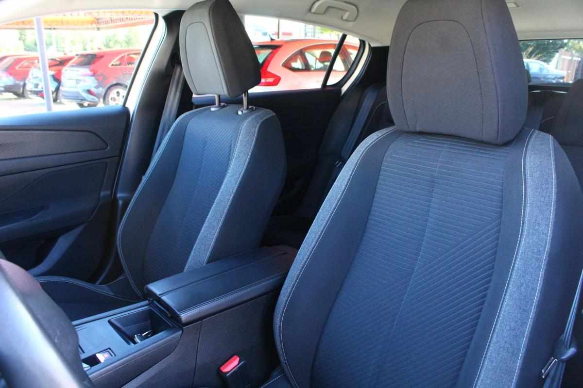 peugeot-308-1-6-hybrid-2022-gasolina-1598cc