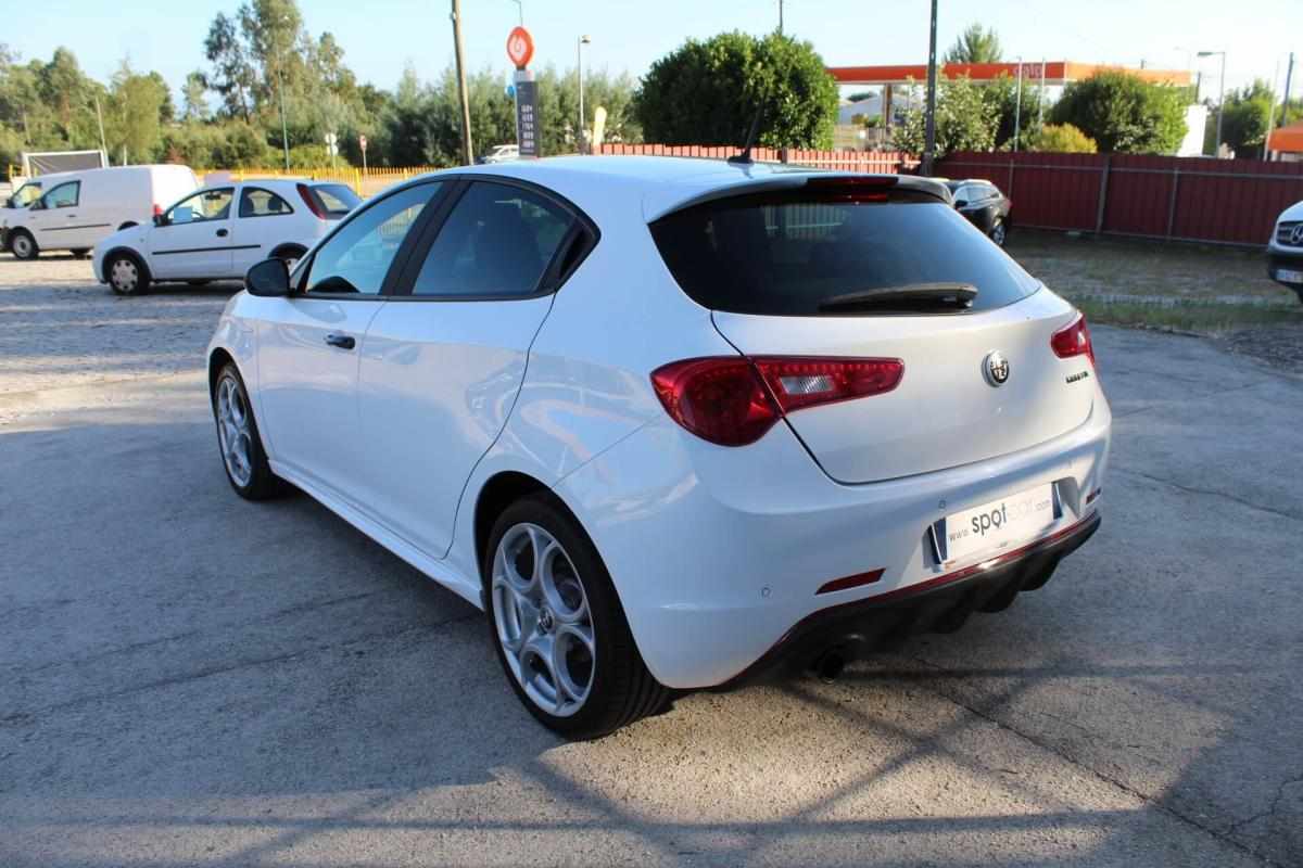 alfa-romeo-giulietta-2021-diesel-1598cc