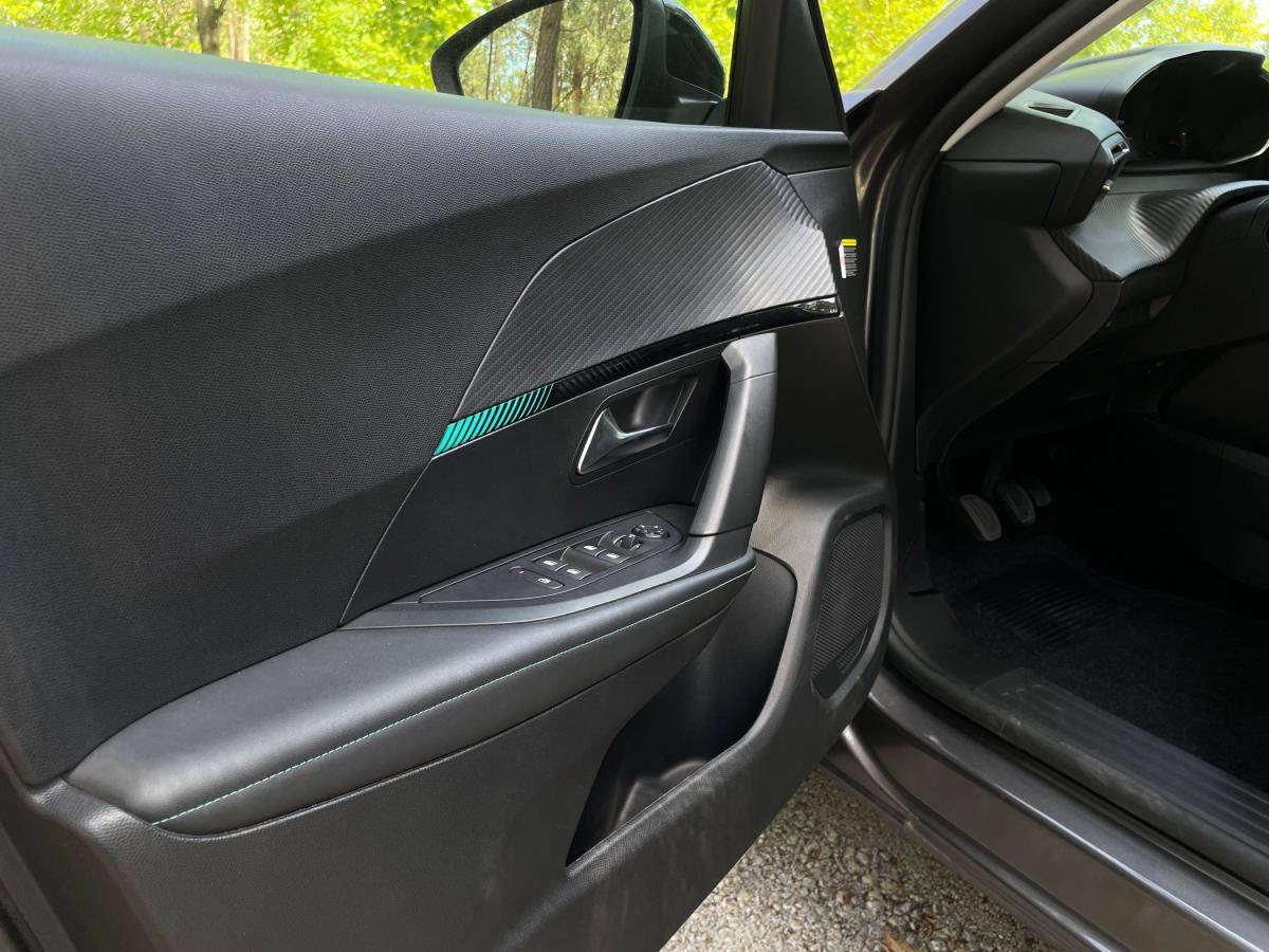 peugeot-2008-2022-gasolina-1199cc