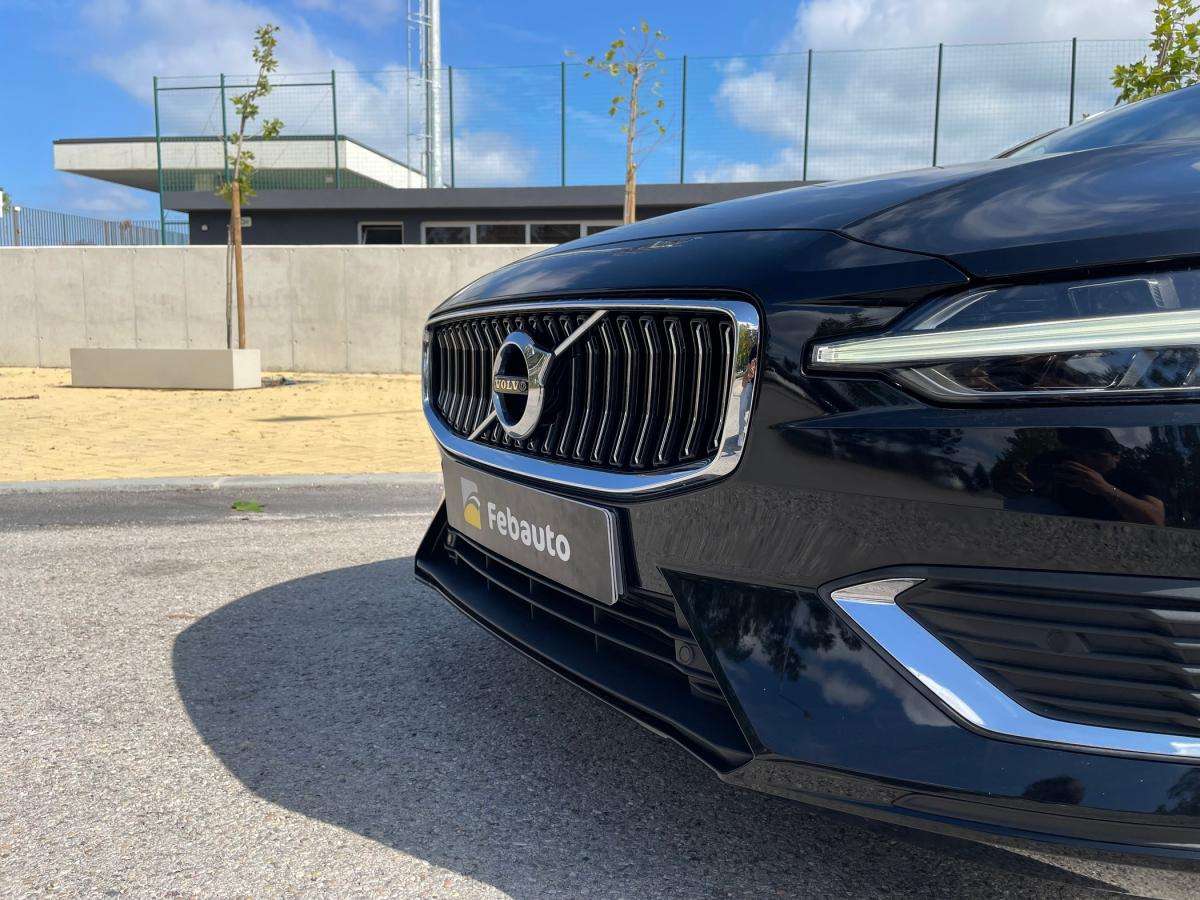 volvo-v60-2022-hibrido-a-gasolina-1969cc