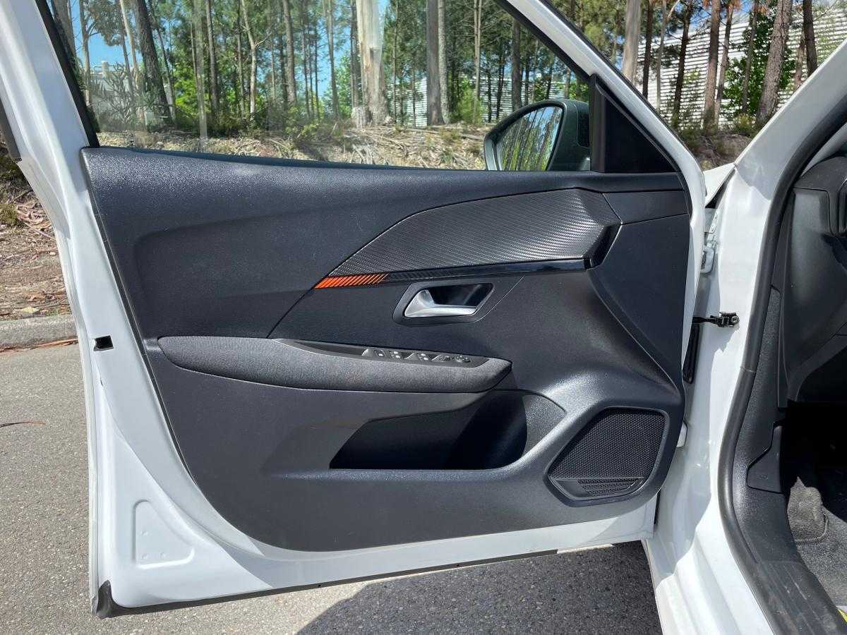 peugeot-208-2022-gasolina-1199cc