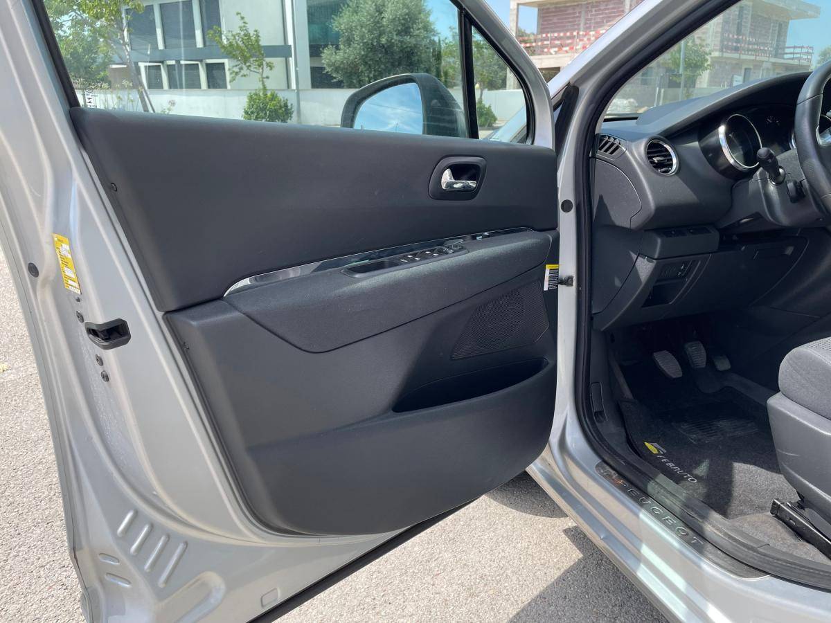 peugeot-5008-2014-diesel-1560cc