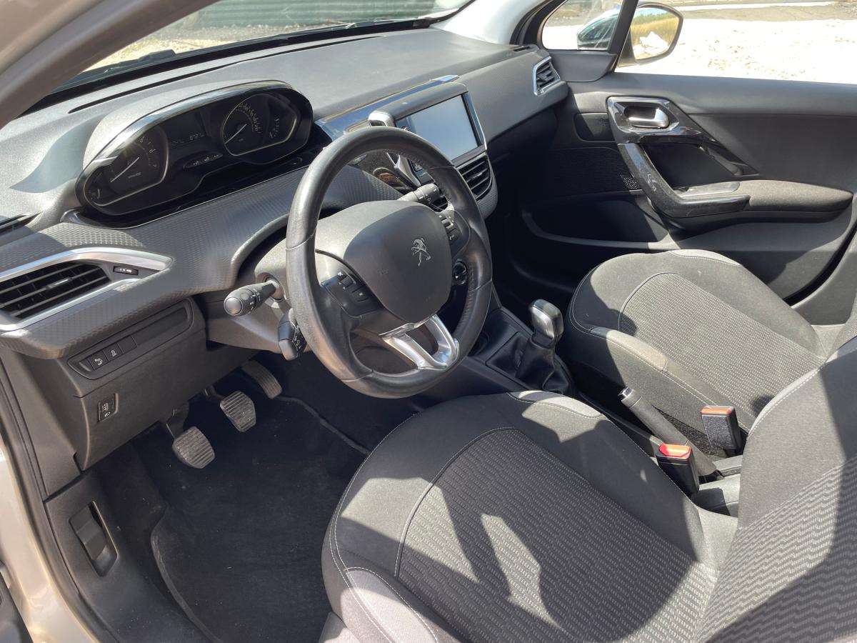 peugeot-208-2016-gasolina-1199cc