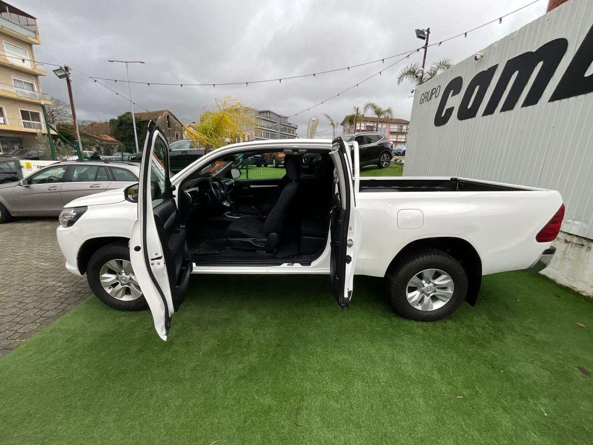 toyota-hilux-2018-diesel-2393cc
