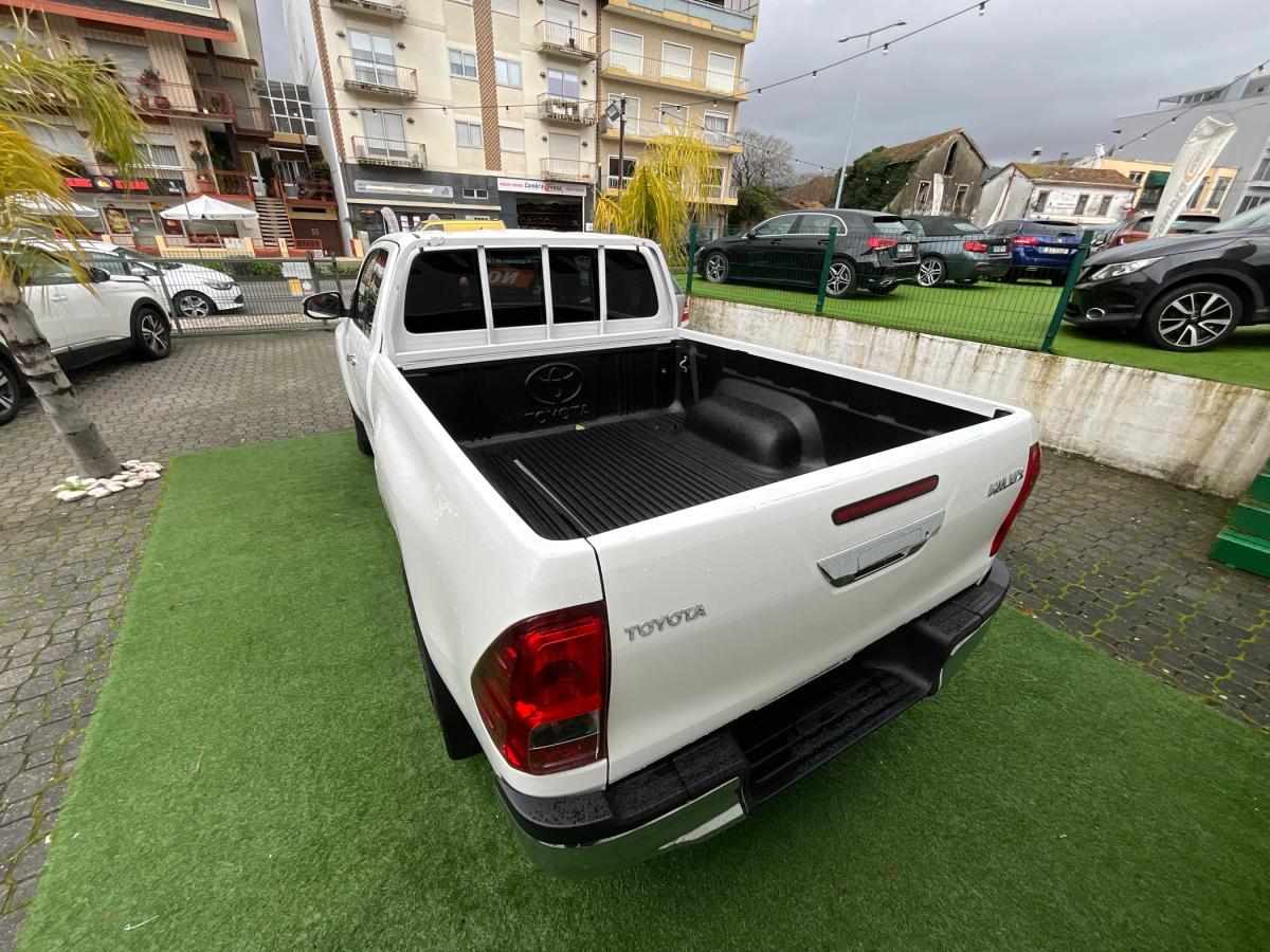 toyota-hilux-2018-diesel-2393cc