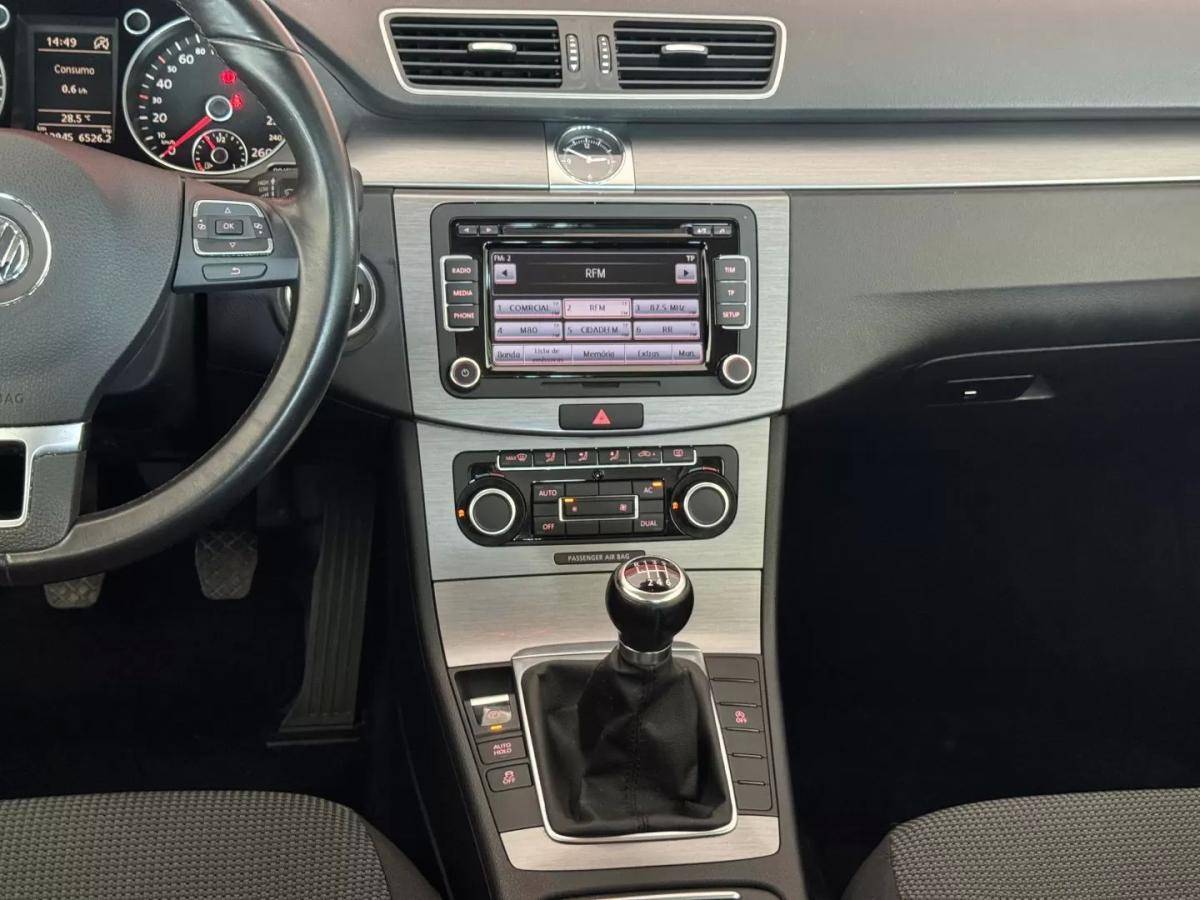 volkswagen-passat-variant-2011-diesel-1598cc